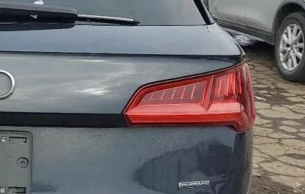 2018-2020 Audi Q5 Passenger RH Tailgate Mounted Tail Light Lamp OEM OEM