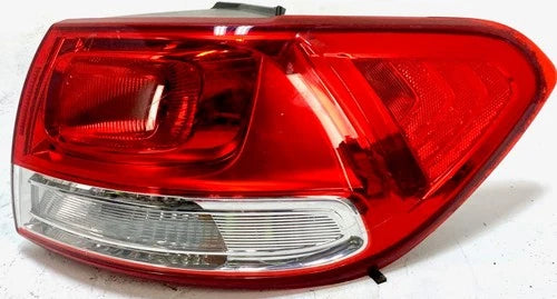 2016-2018 Kia Sorento Passenger RH Tail Light Lamp Quarter Mount OEM