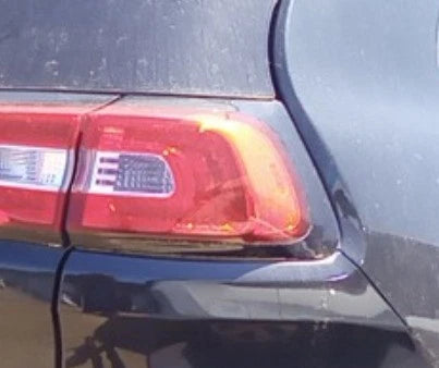 14-18 Jeep Cherokee RH Passenger Tail Light Lamp Quarter Mount OEM OEM