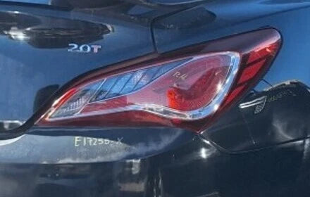 2013 Hyundai Genesis Passenger Side Tail Light Assembly OEM