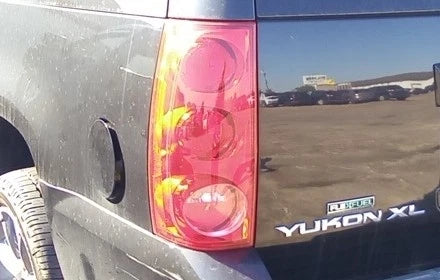 07-11 GMC Yukon XL 1500 LH Driver Tail Light Lamp OEM OEM
