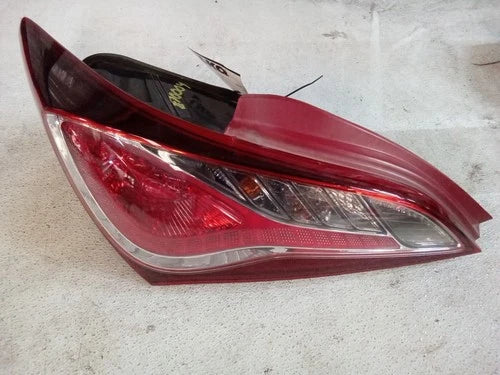 2013 Hyundai Genesis Driver Side Tail Light Assembly LH OEM