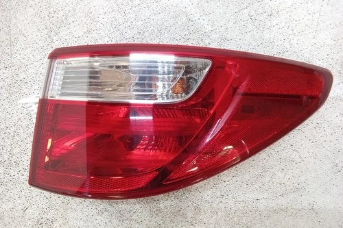 2013 Hyundai Sant Fe Tail Light Assembly Passenger Side RH OEM