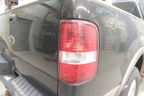2005 Ford F150 Passenger RH Styleside Tail Light Lamp OEM