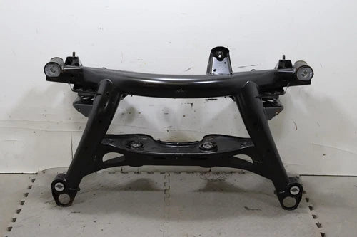2019 - 2025 VOLVO XC40 REAR SUSPENSION UNDERCARRIAGE SUBFRAME CROSSMEMBER OEM