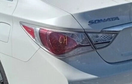 2013 Hyundai Sonata Driver Side Tail Light Assembly Quarter Mount OEM