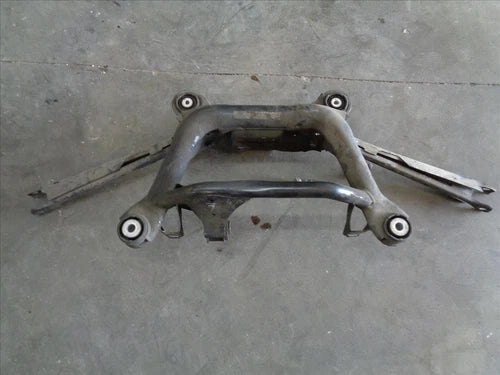 04 BMW 325 CI CONVERTIBLE REAR SUBFRAME DIFFERENTIAL DIFF MOUNT BRACKET OEM